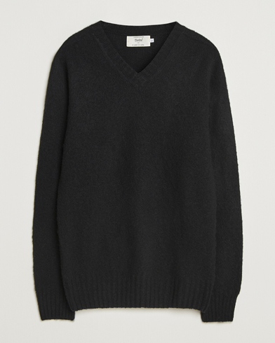 Harley Of Scotland for Care of Carl Harley Of Scotland Brushed Supersoft Lambswool V-Neck Black – Nero