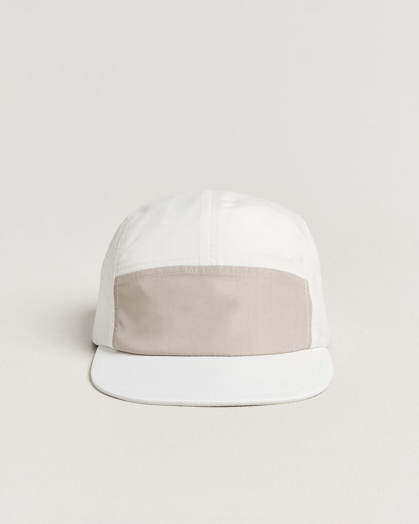 Peak Performance Lightweight Cap White/Sand Fog – Bianco