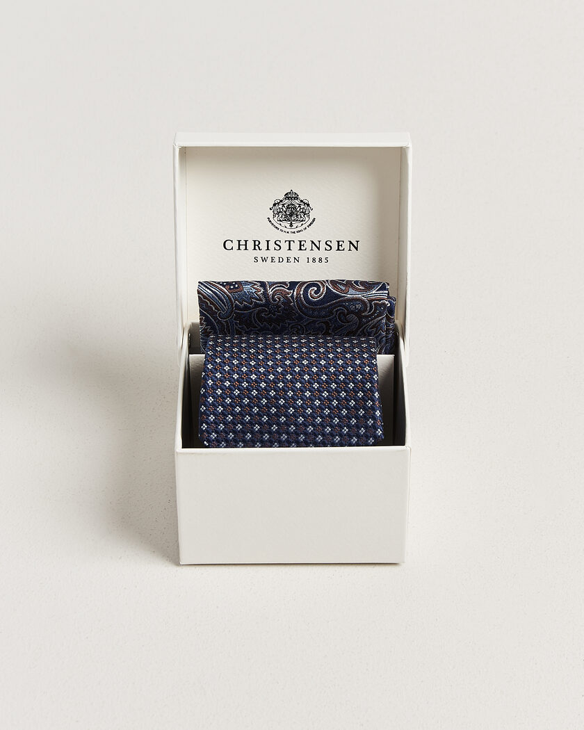 Amanda Christensen Box Set Printed Silk 8cm Tie With Pocket Square Navy/Brown – Blu
