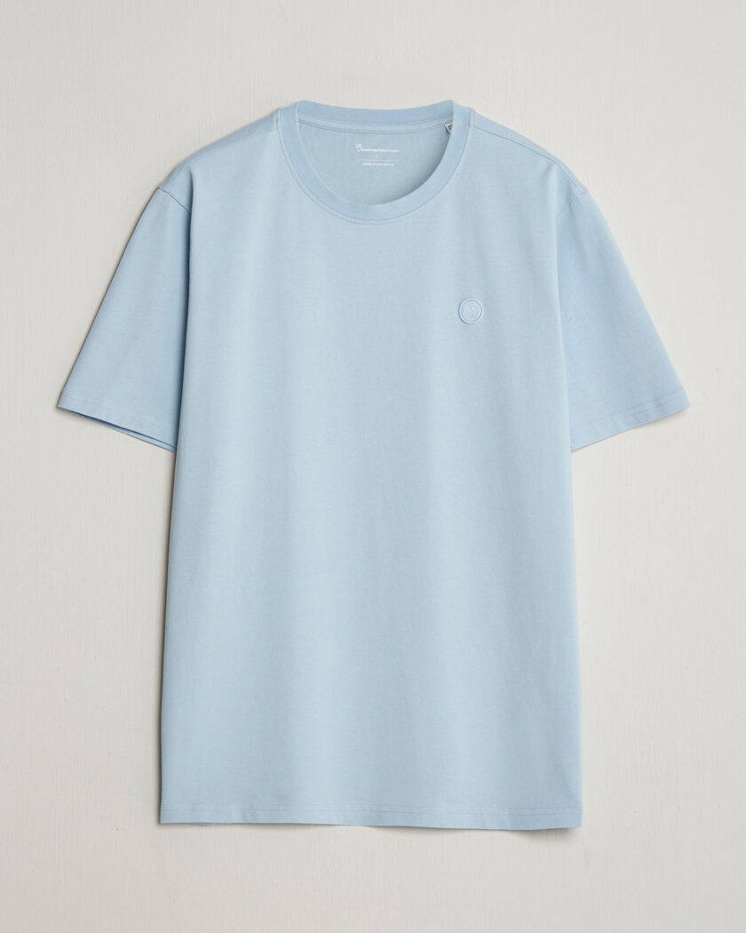 KnowledgeCotton Apparel Badge T-Shirt Skyway – Blu