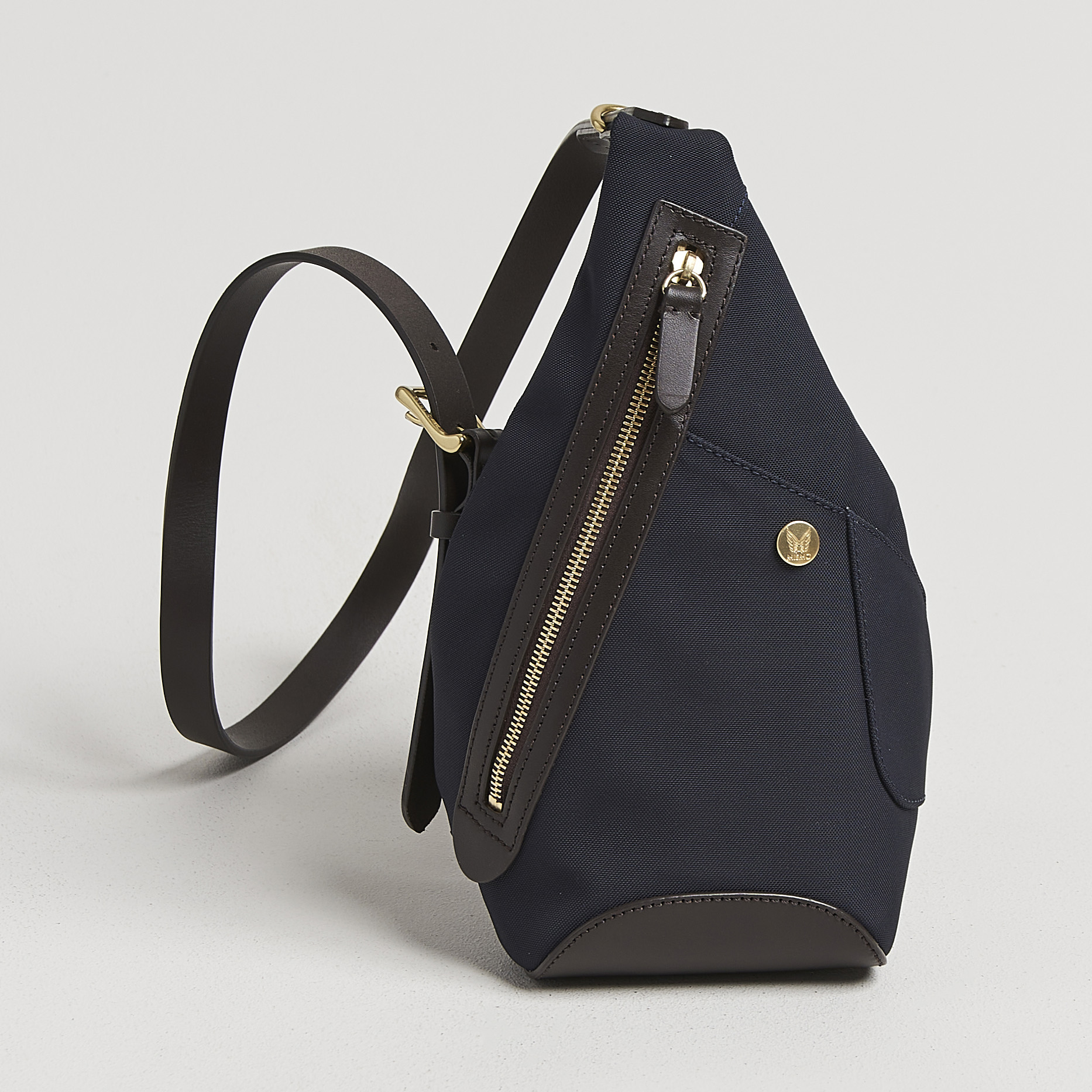 M&s Drop Mismo M/S Drop Crossbody Bag Navy/Dark Brown su CareOfCarl.it