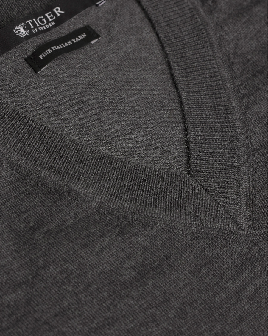 Uomini | Maglieria | Tiger of Sweden | Harvard V-Neck Pullover Dark Grey