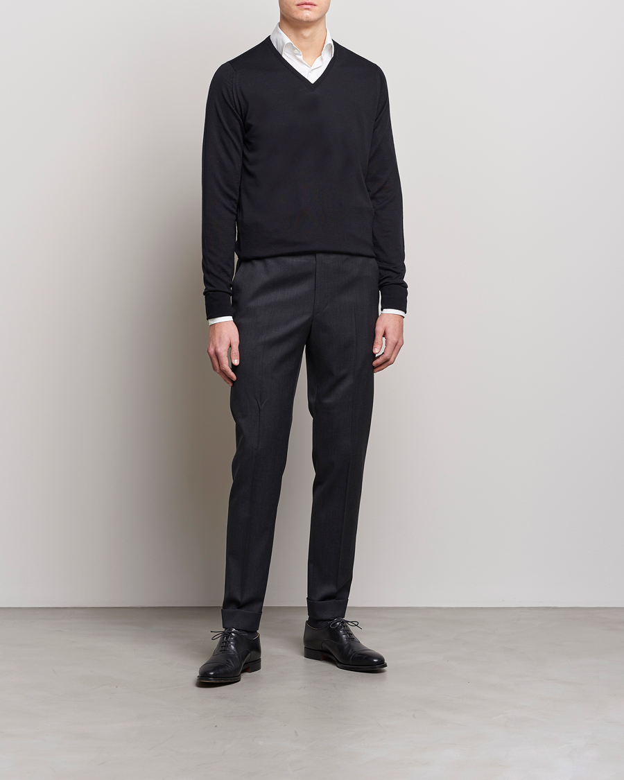 Uomini | Maglieria | John Smedley | Bobby Extra Fine Merino V-Neck Pullover Black