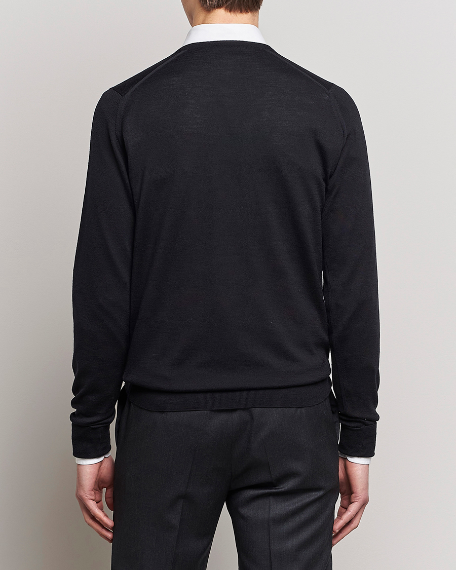 Uomini | Maglieria | John Smedley | Bobby Extra Fine Merino V-Neck Pullover Black