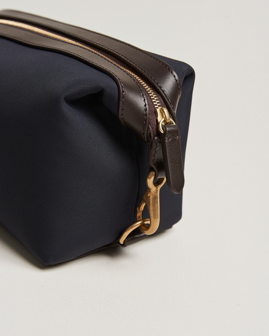 Uomini | Borse | Mismo | M/S Nylon Washbag Navy/Dark Brown