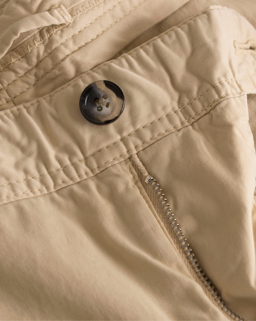 Uomini | Pantaloni | J.Lindeberg | Chaze Deco Satin Stretch Chinos Beige