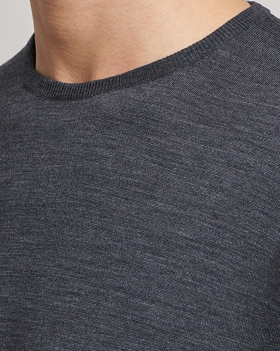 Uomini | Maglieria | John Smedley | Lundy Extra Fine Merino Crew Neck Charcoal