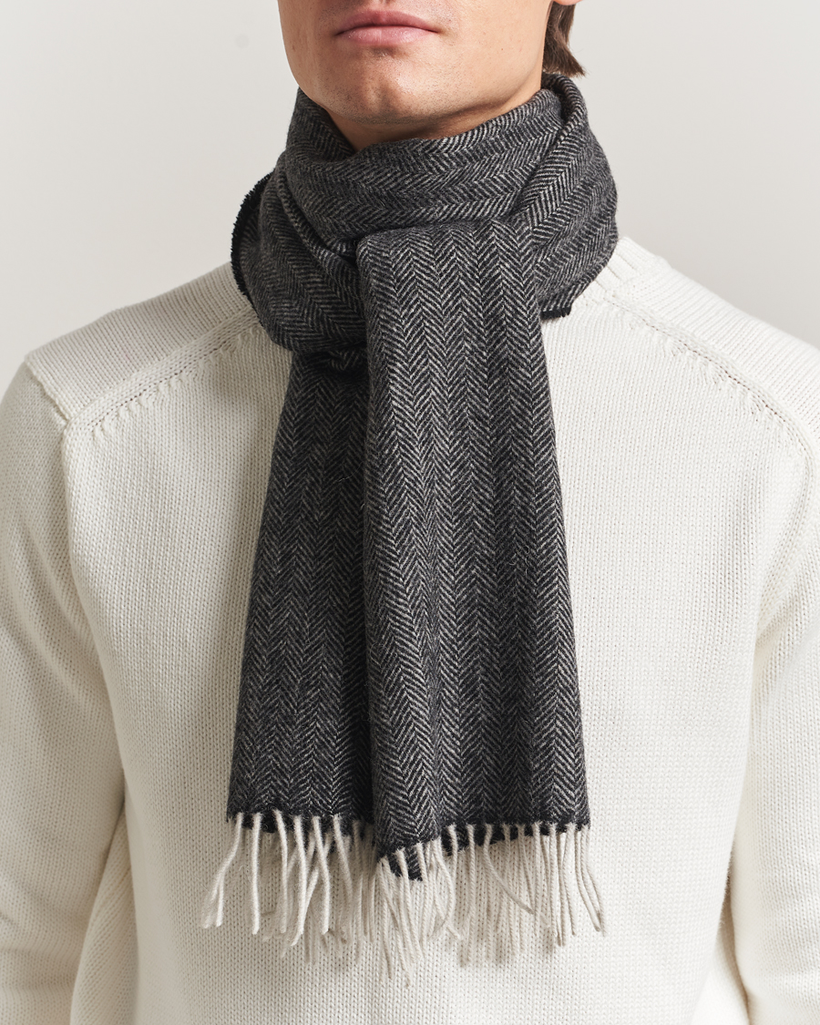 Uomini | Amanda Christensen Wool Herringbone Scarf Black | Amanda Christensen | Wool Herringbone Scarf Black