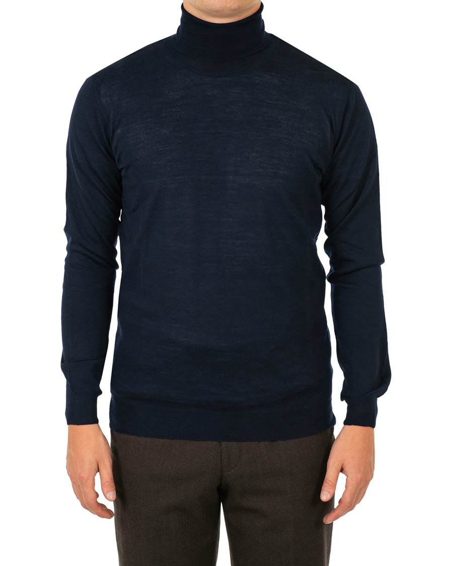 Uomini | Maglieria | Oscar Jacobson | Cole Extra Fine Merino Rollneck Navy