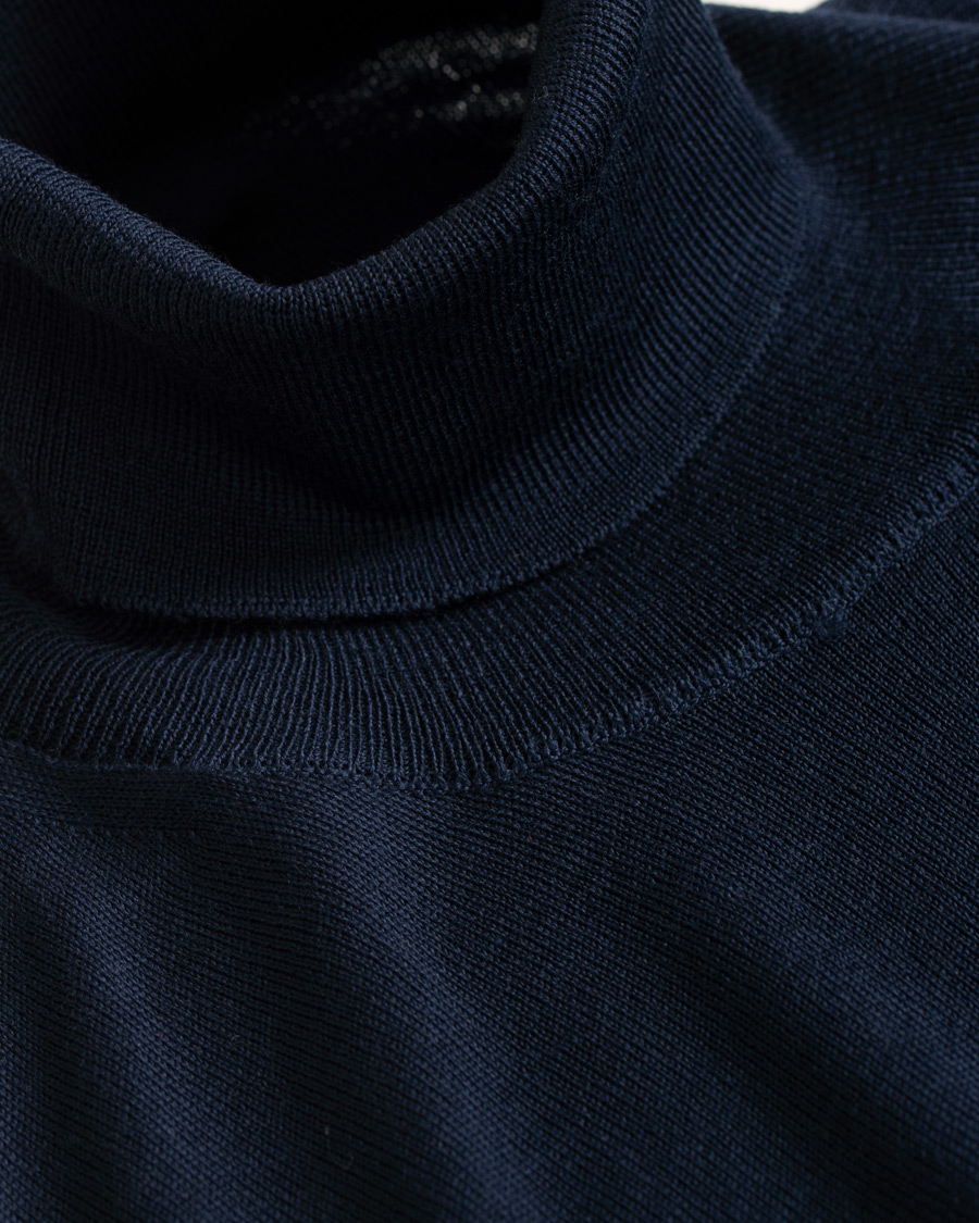 Uomini | Maglieria | Oscar Jacobson | Cole Extra Fine Merino Rollneck Navy