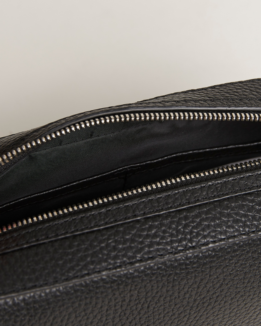 Uomini | Borse | Tiger of Sweden | Wes Grained Leather Toilet Bag Black