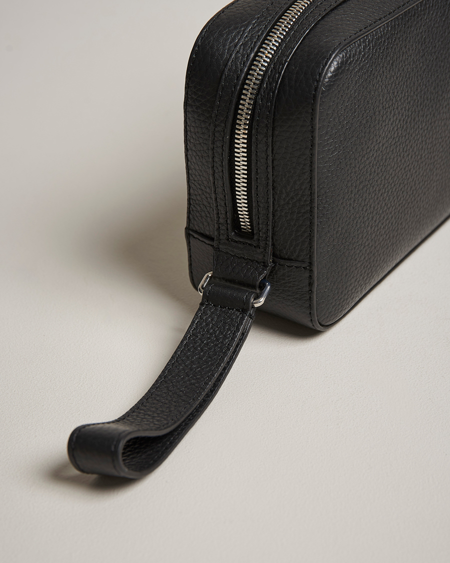 Uomini | Borse | Tiger of Sweden | Wes Grained Leather Toilet Bag Black