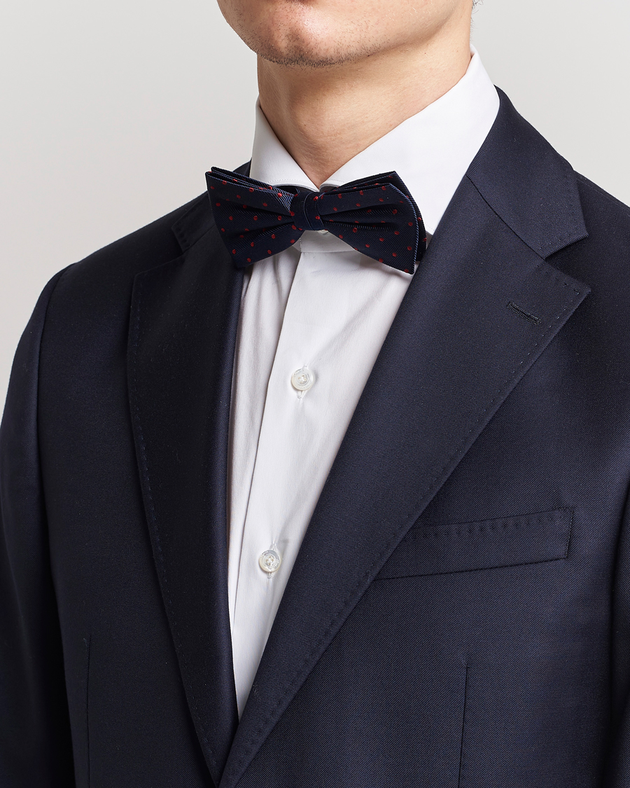 Uomini | Amanda Christensen Dot Pre Tie Silk Navy/Wine | Amanda Christensen | Dot Pre Tie Silk Navy/Wine