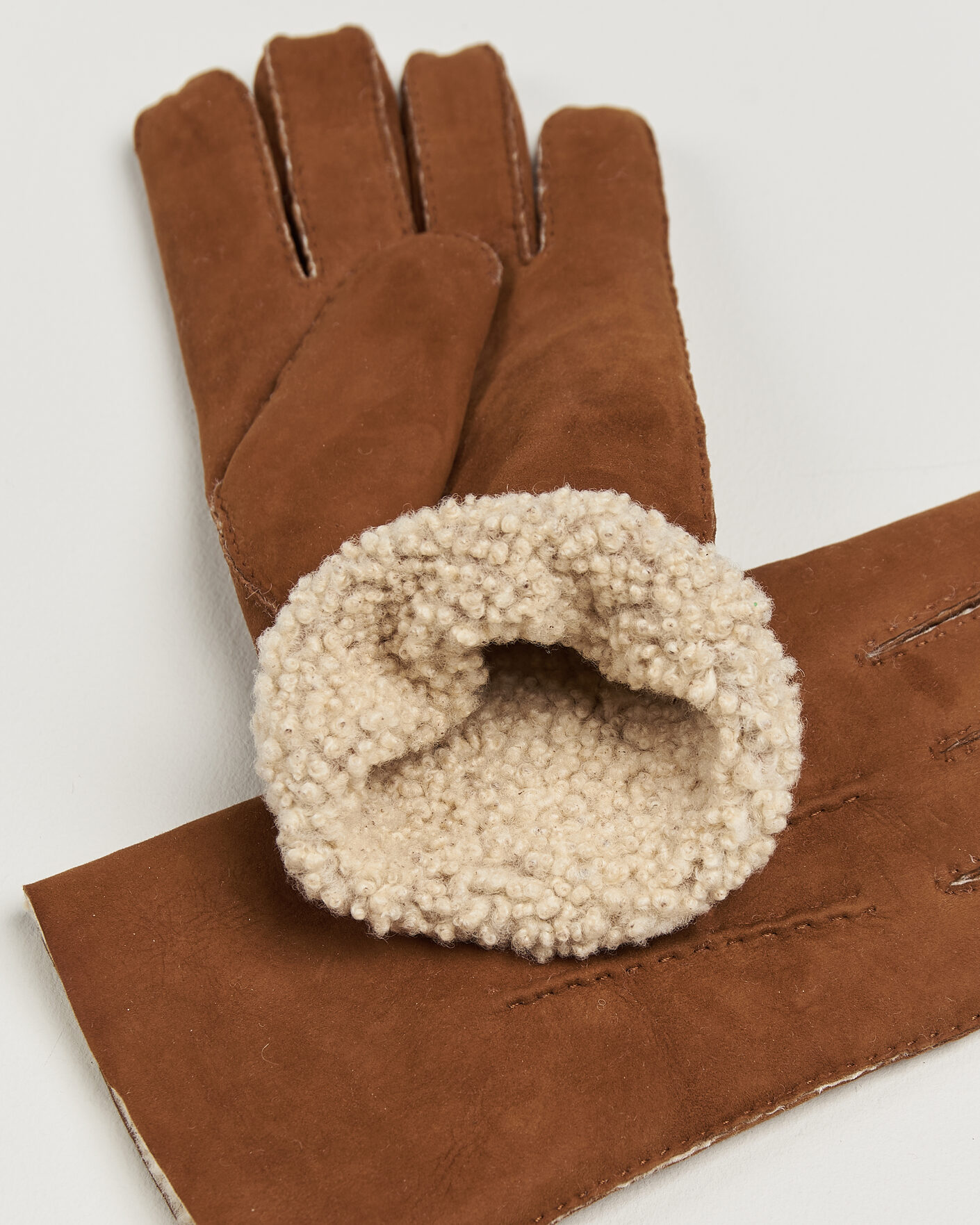 Uomini | Guanti | Hestra | Lambskin Suede Handsewn Glove Congac