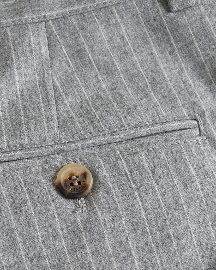 Uomini | Pantaloni | Brunello Cucinelli | Slim Fit Pin Stripe Pleated Flannel Trousers Light Grey