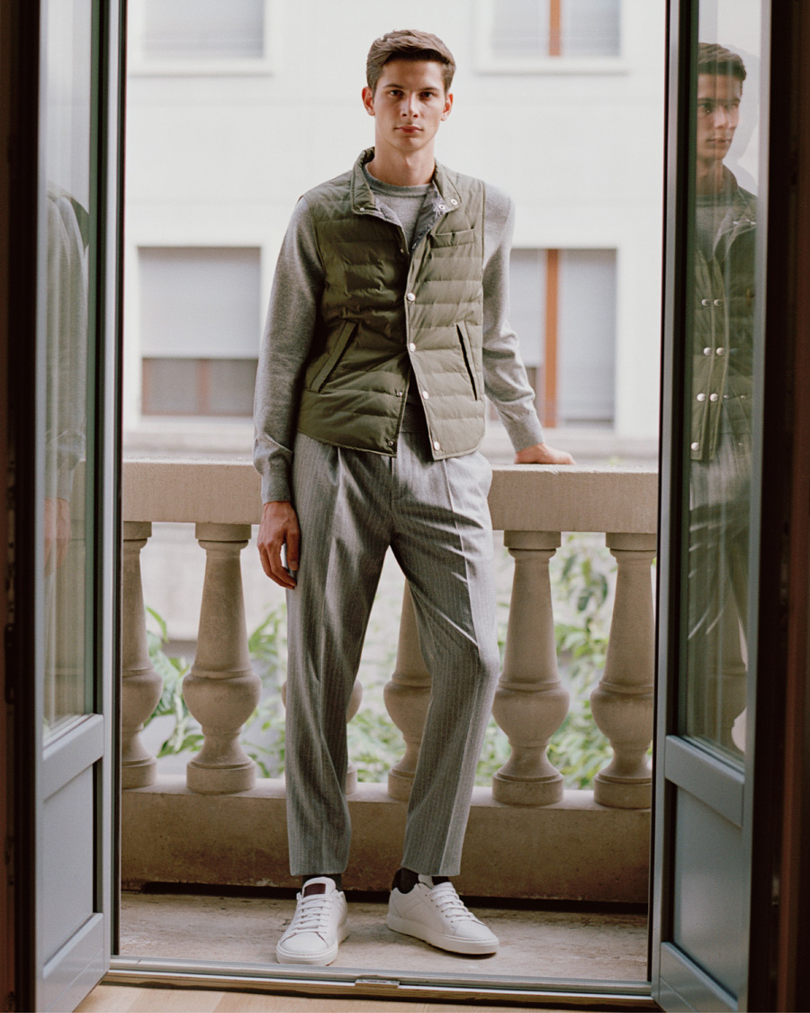 Uomini | Pantaloni | Brunello Cucinelli | Slim Fit Pin Stripe Pleated Flannel Trousers Light Grey