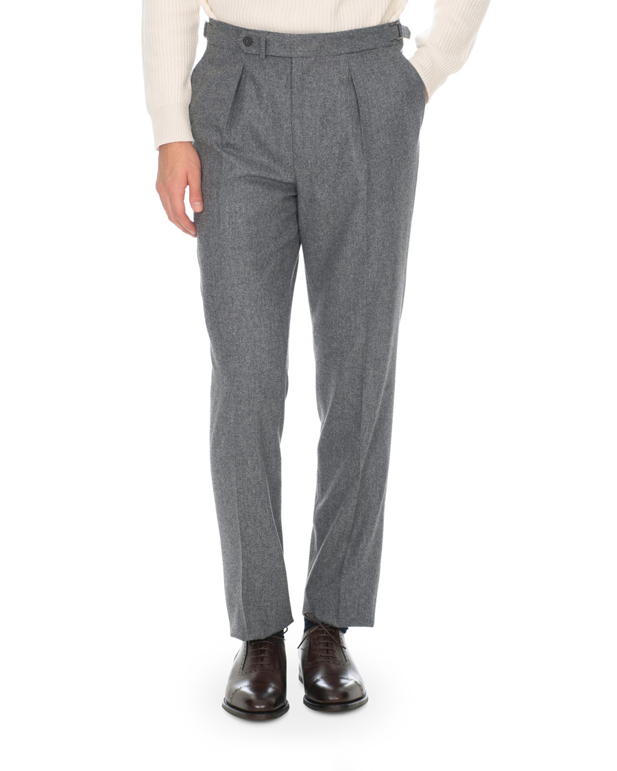 Uomini | Pantaloni | Berg&Berg | Arnold Pleated Side Adjuster Flanell Trousers Mid Grey