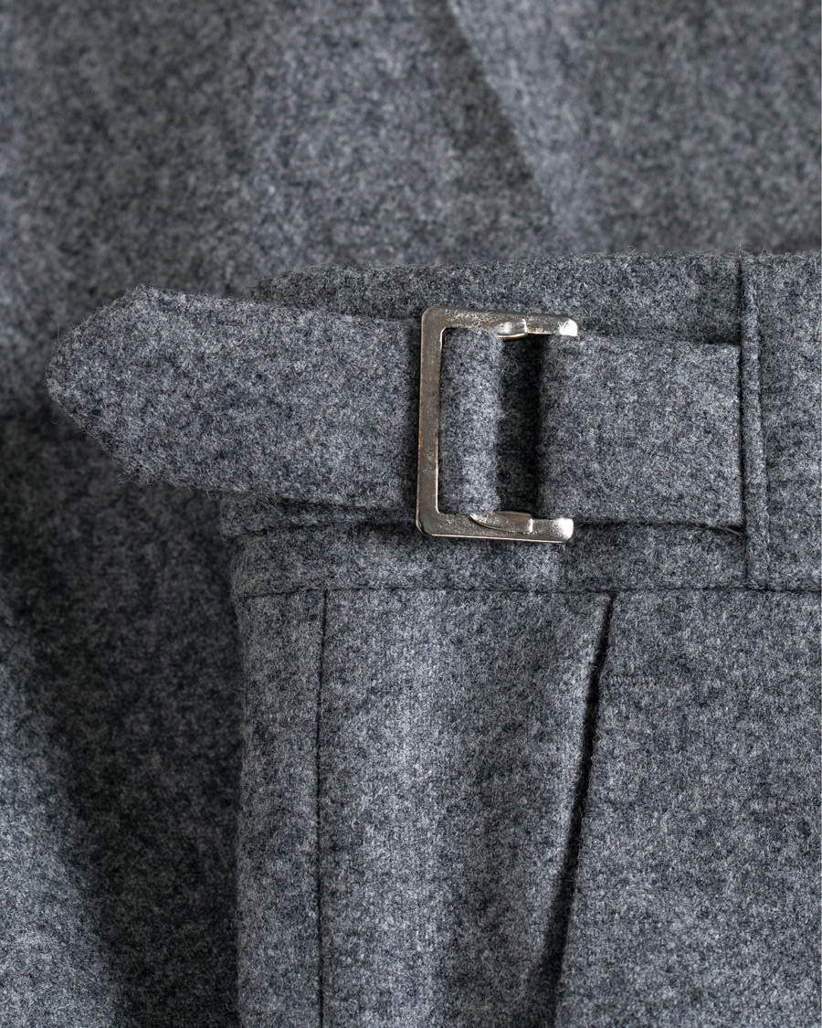 Uomini | Pantaloni | Berg&Berg | Arnold Pleated Side Adjuster Flanell Trousers Mid Grey
