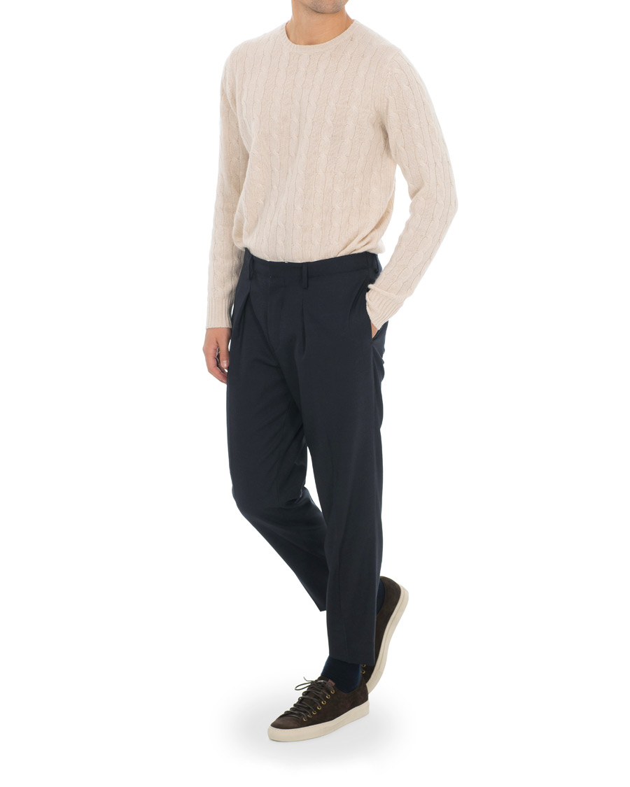 Uomini | Pantaloni | Tiger of Sweden | Tarine Cropt Pleated Trousers Navy