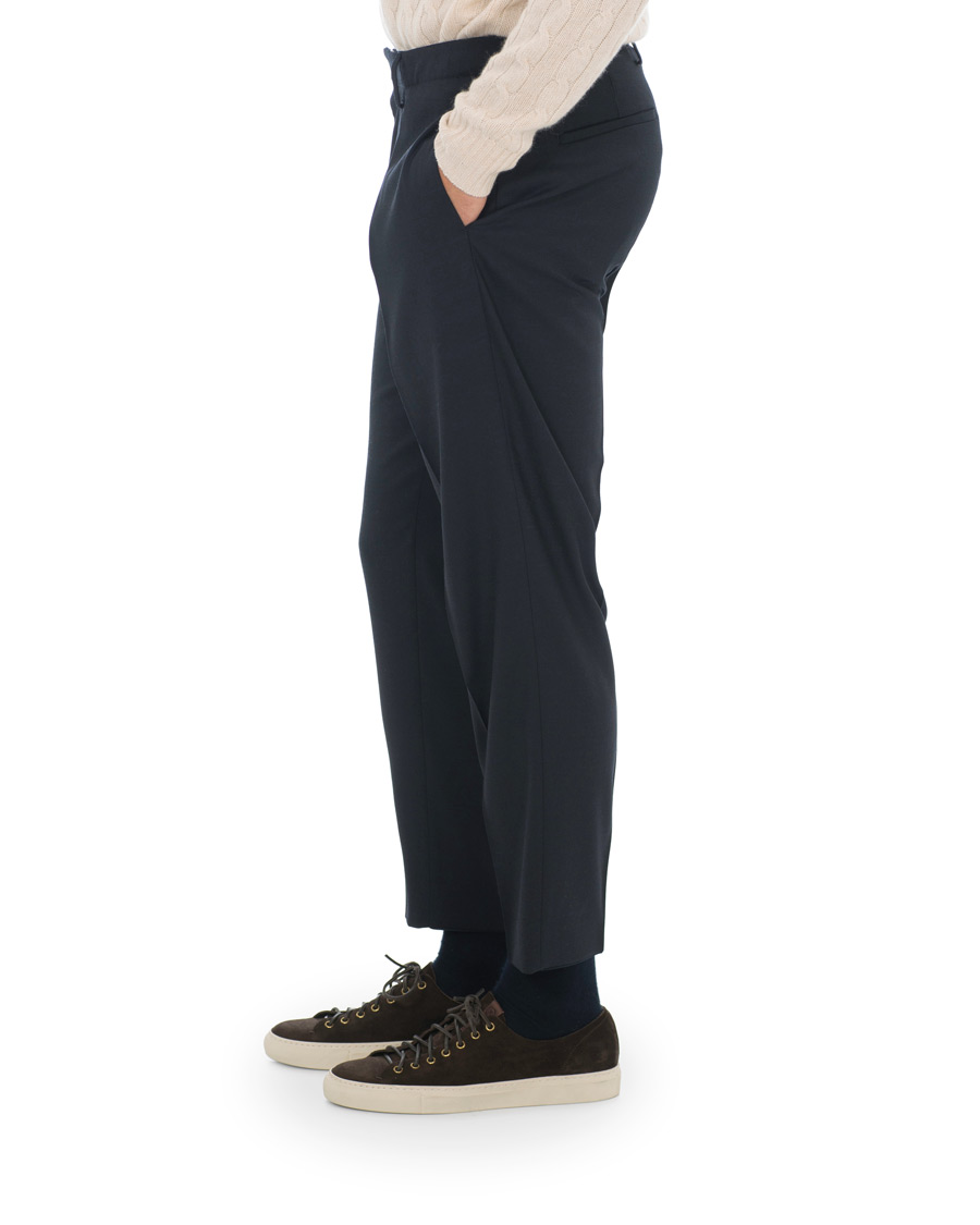 Uomini | Pantaloni | Tiger of Sweden | Tarine Cropt Pleated Trousers Navy