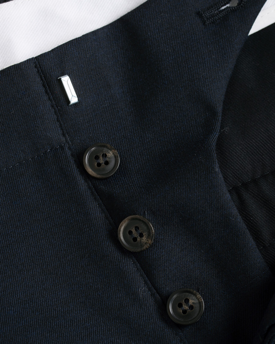 Uomini | Pantaloni | Tiger of Sweden | Tarine Cropt Pleated Trousers Navy