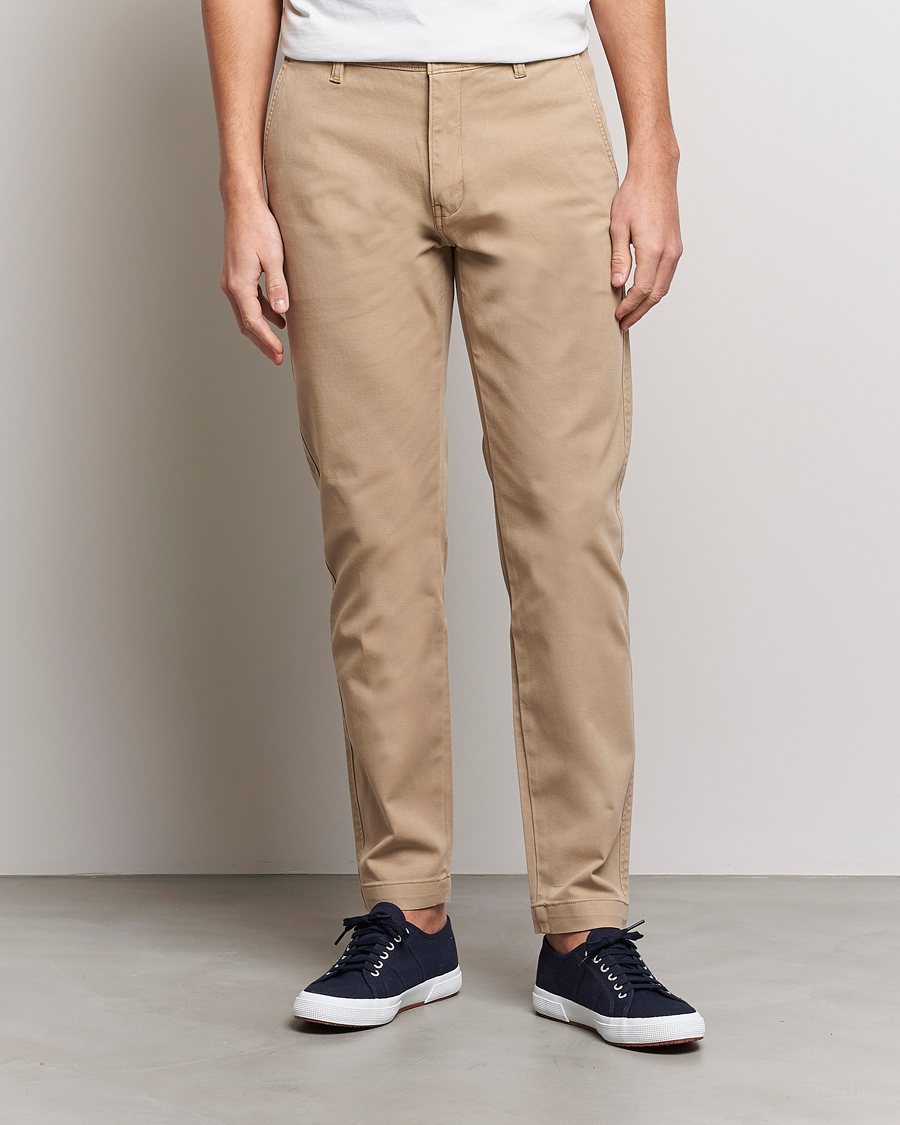 Uomini | Pantaloni | Levi's | Garment Dyed Stretch Chino Beige
