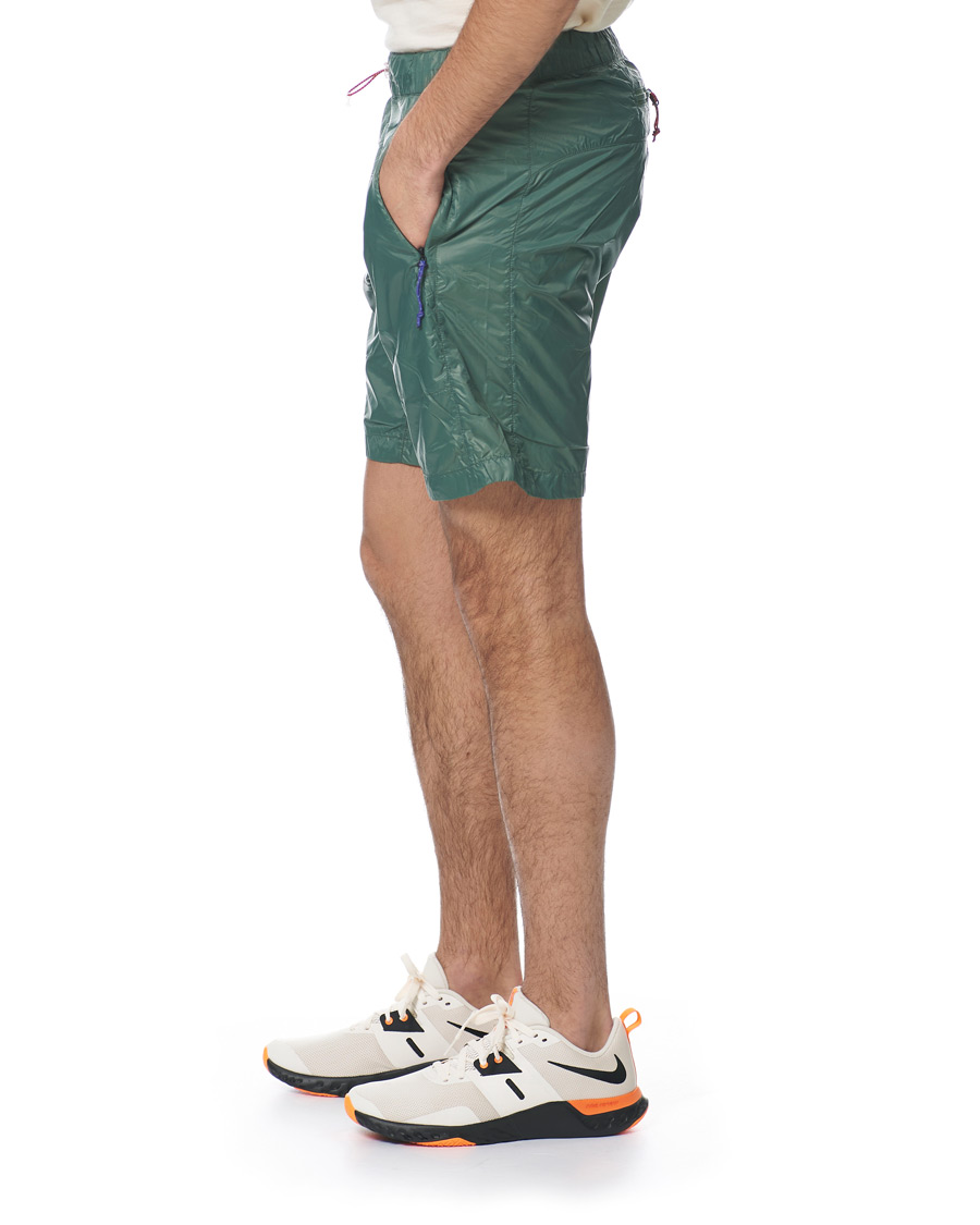 Uomini | Pantaloncini | Peak Performance | Ben Gorham Windbreaker Shorts Green