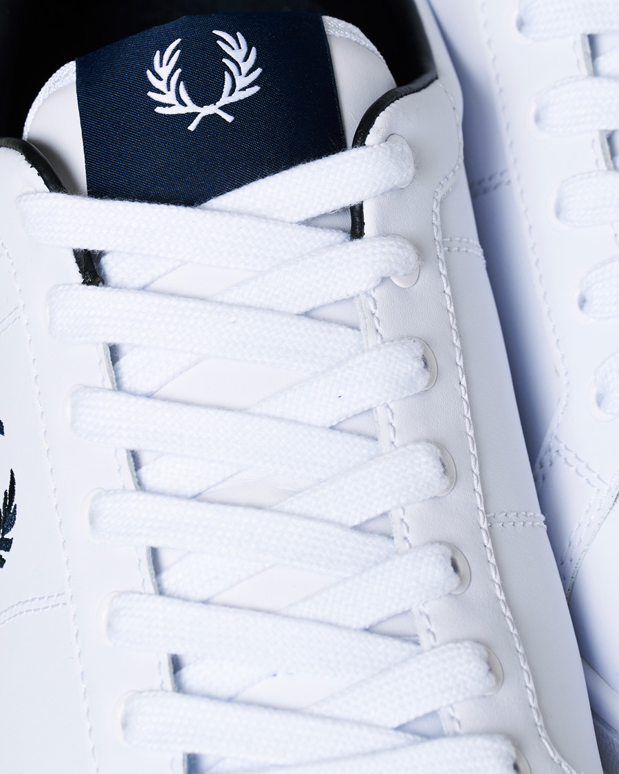 Uomini | Fred Perry B722 Leather Sneaker White/Navy | Fred Perry | B722 Leather Sneaker White/Navy