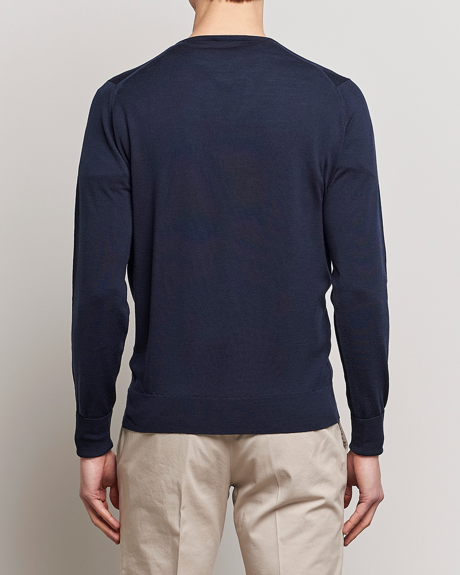 Uomini | Maglieria | John Smedley | Bobby Extra Fine Merino V-Neck Pullover Midnight