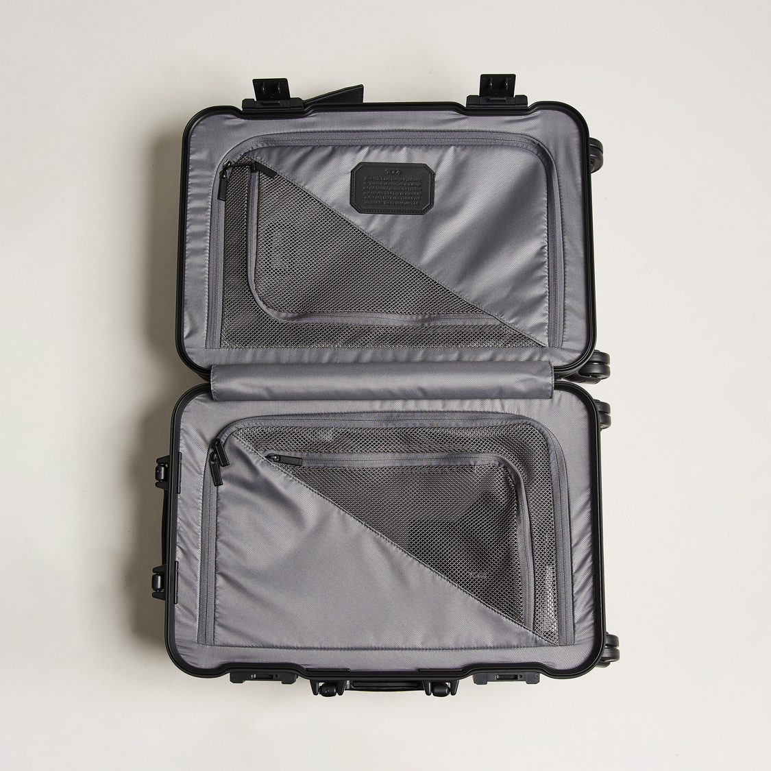 Uomini | Borse | TUMI | International Carry-on Aluminum Trolley Matte Black