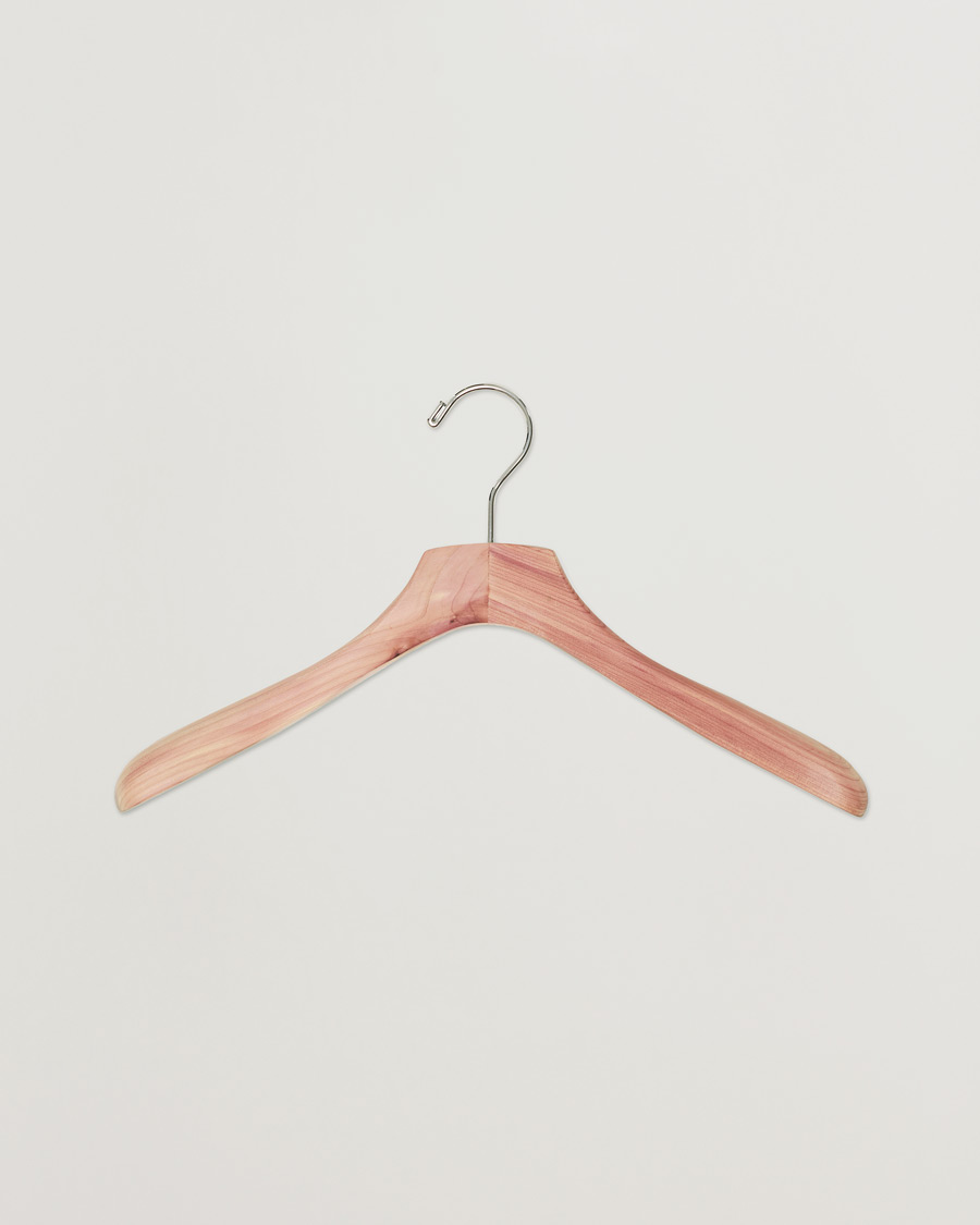 Uomini | Care with Carl Cedar Wood Jacket Hanger | Care with Carl | Cedar Wood Jacket Hanger