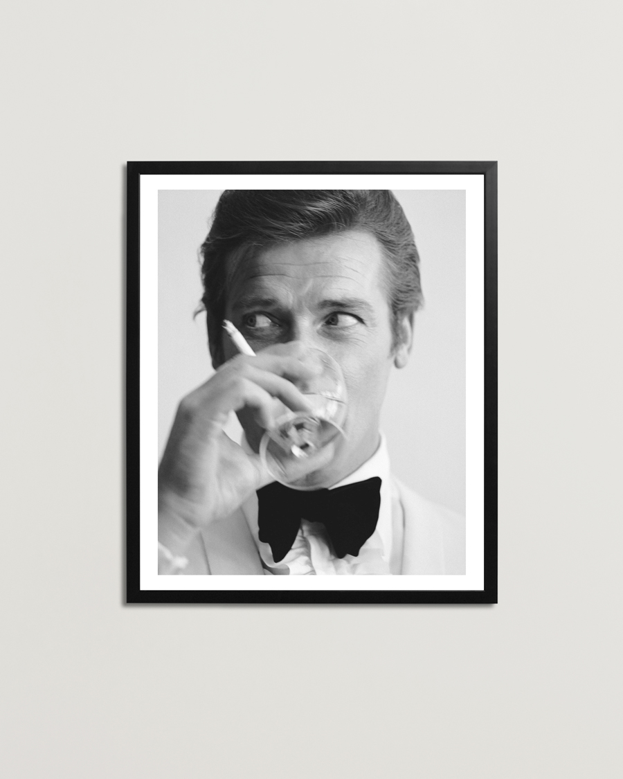 Uomini | Poster | Sonic Editions | Framed Roger Moore Shaken Not Stirred