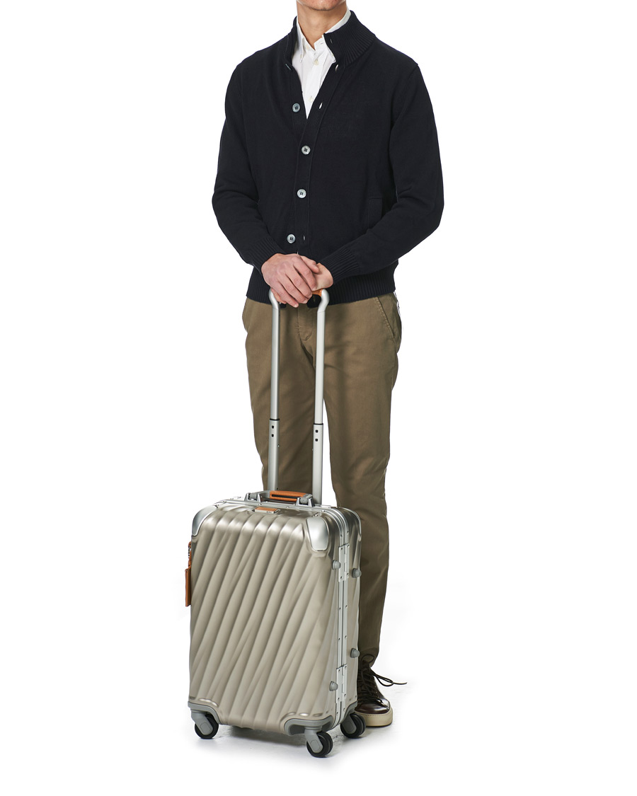 Uomini | TUMI International Carry-on TitaniumTrolley Titanium | TUMI | International Carry-on TitaniumTrolley Titanium