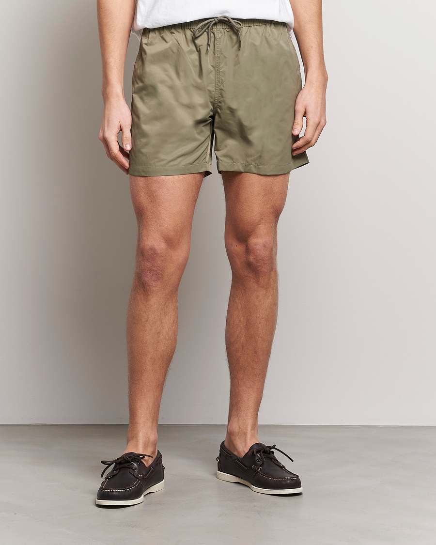 Uomini | Costumi da bagno | Colorful Standard | Classic Organic Swim Shorts Dusty Olive