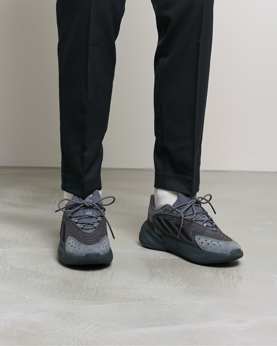Uomini | adidas Originals Ozelia Sneaker Dark Grey | adidas Originals | Ozelia Sneaker Dark Grey