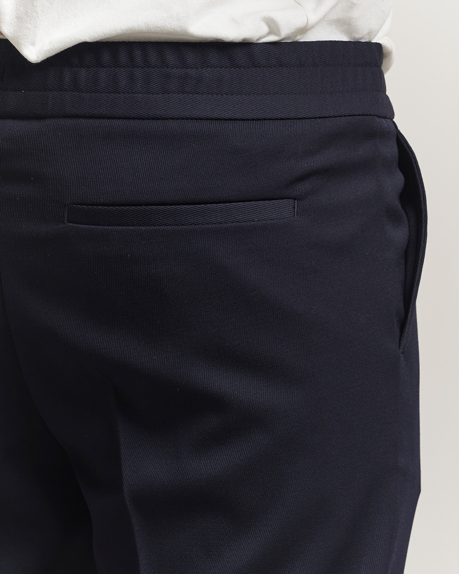 Uomini | Pantaloni | Filippa K | Terry Gabardine Cropped Turn Up Trousers Navy