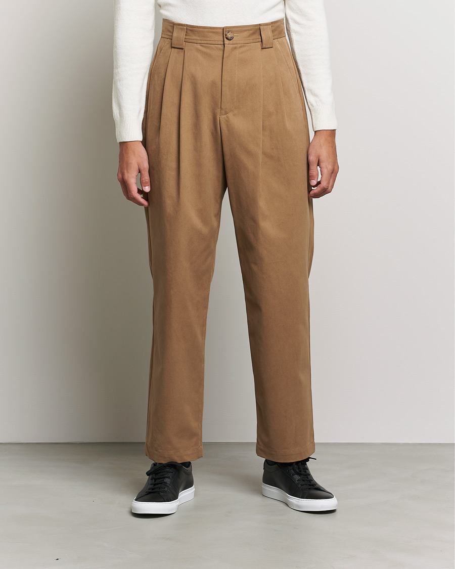 Uomini | Pantaloni | A.P.C. | Eddy Pleated Chinos Tobacco