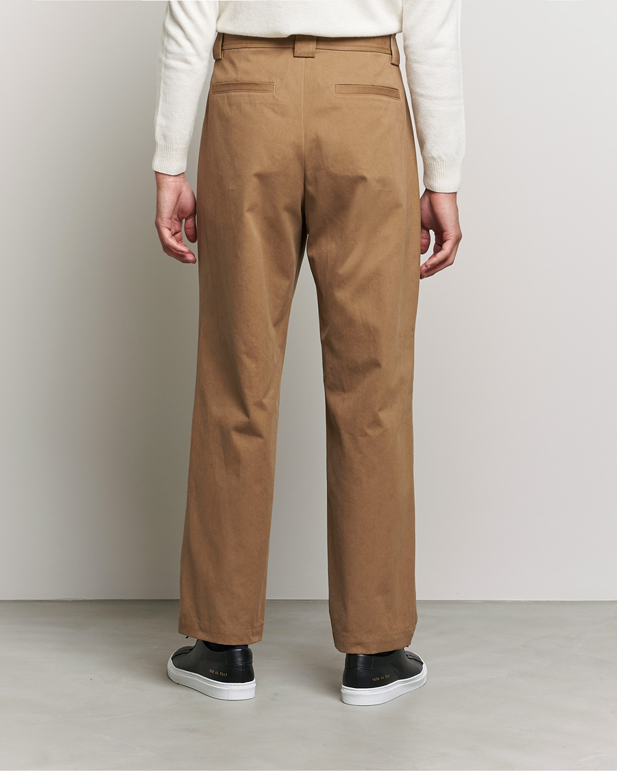Uomini | Pantaloni | A.P.C. | Eddy Pleated Chinos Tobacco
