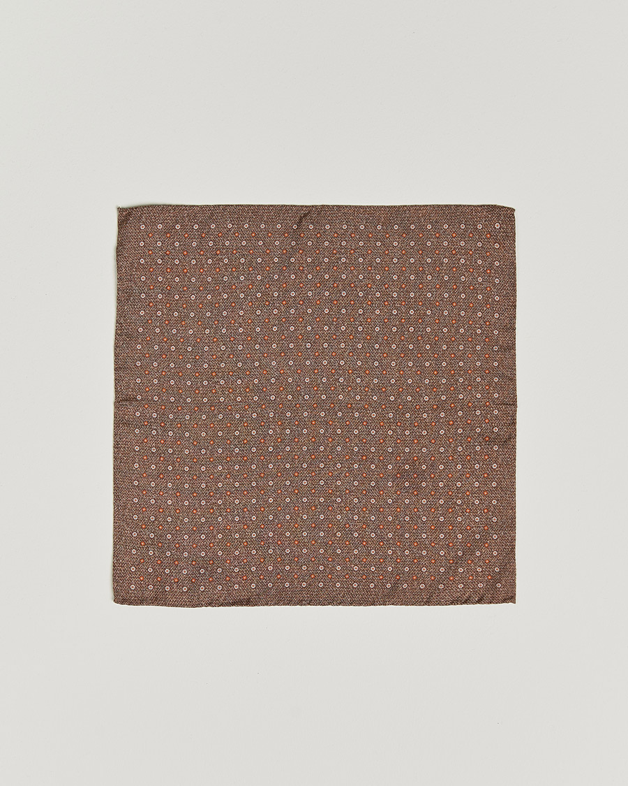 Uomini | Amanda Christensen Silk Oxford Printed Flower Pocket Square Brown | Amanda Christensen | Silk Oxford Printed Flower Pocket Square Brown