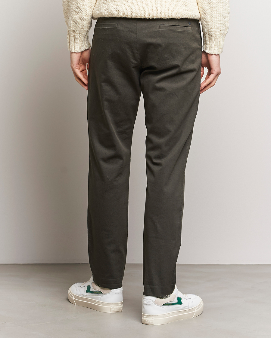 Uomini | Pantaloni | NN07 | Theo Regular Fit Stretch Chinos Dark Army