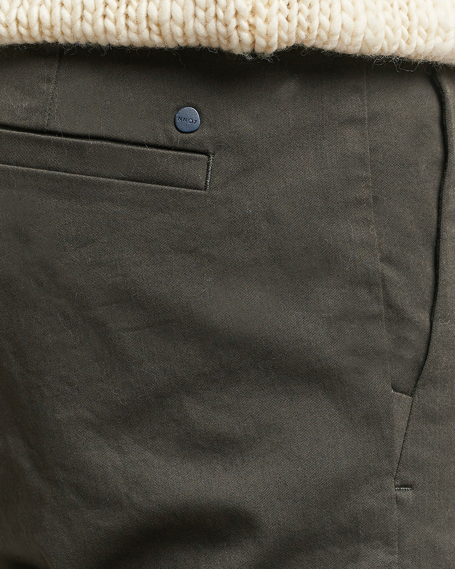 Uomini | Pantaloni | NN07 | Theo Regular Fit Stretch Chinos Dark Army