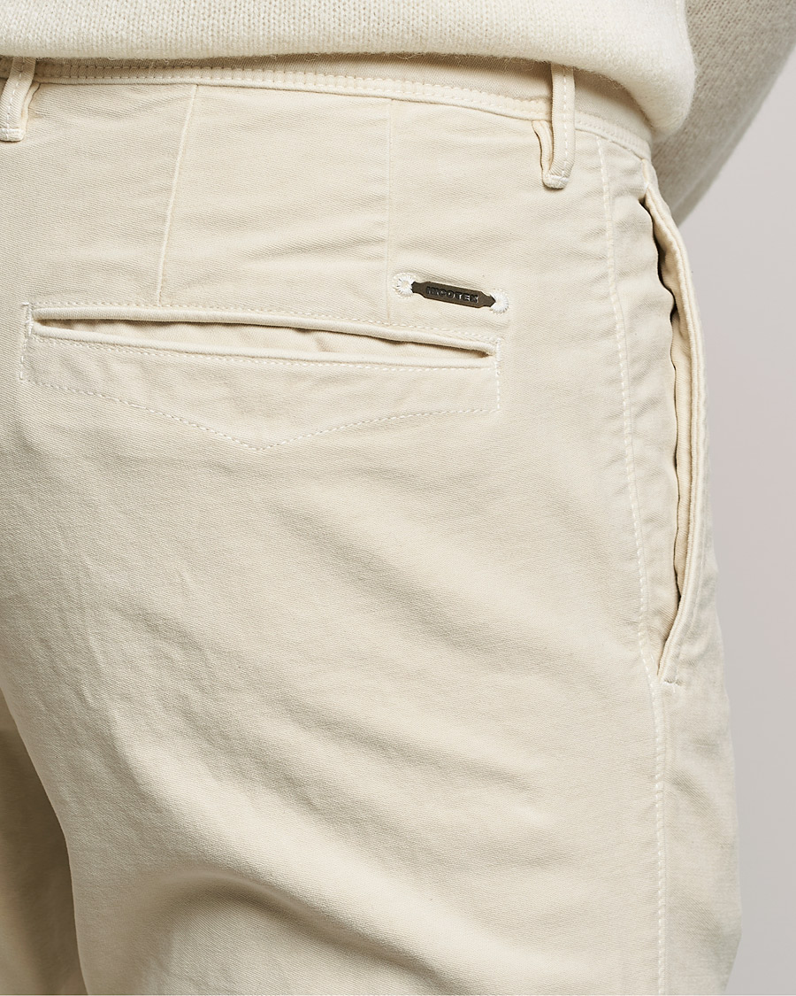 Uomini | Pantaloni | Incotex | Slim Fit Vintage Moleskine Slacks Light Beige