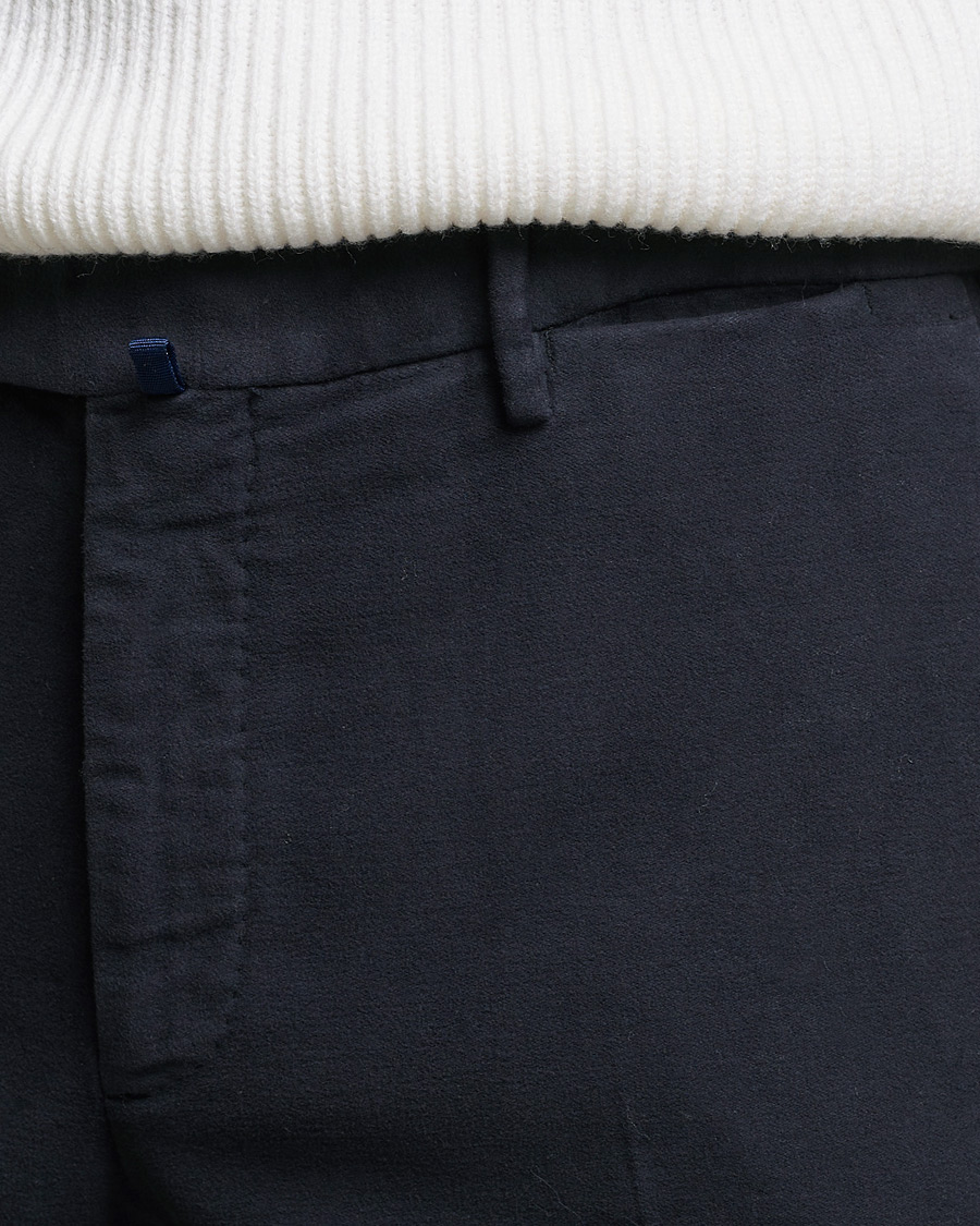 Uomini | Pantaloni | Incotex | Slim Fit Luxury Moleskine Trousers Navy