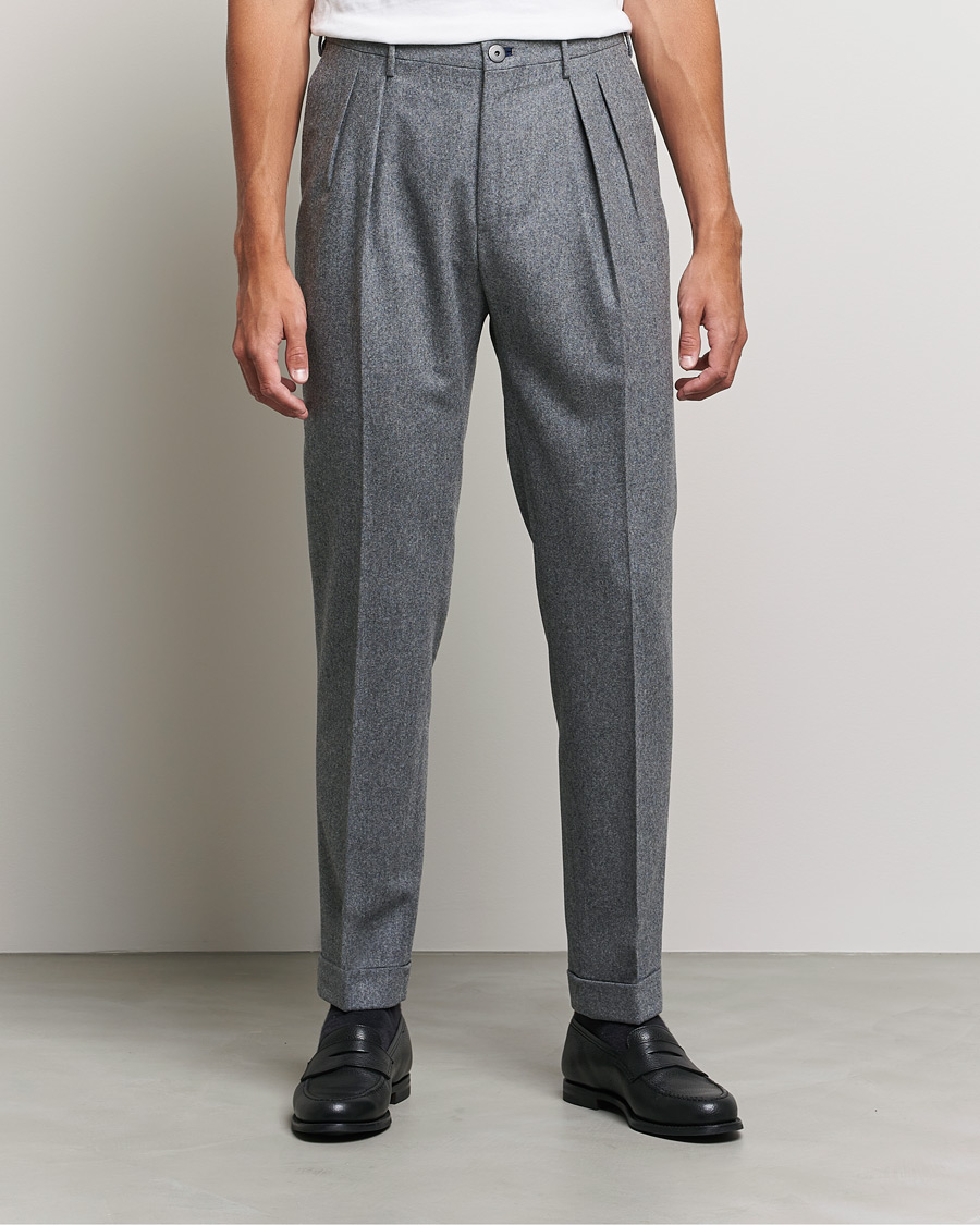 Uomini | Pantaloni | Incotex | Pleated Flannel Trousers Grey Melange