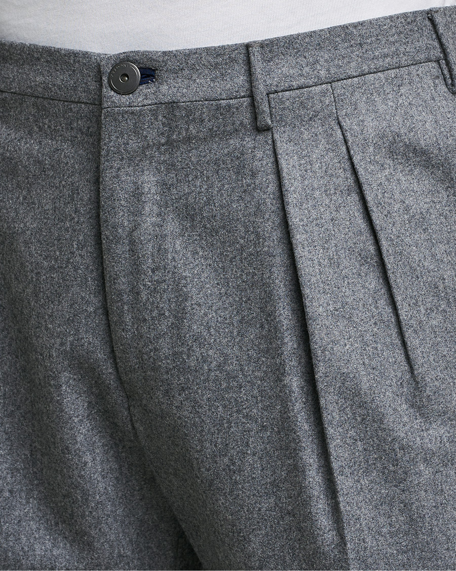 Uomini | Pantaloni | Incotex | Pleated Flannel Trousers Grey Melange