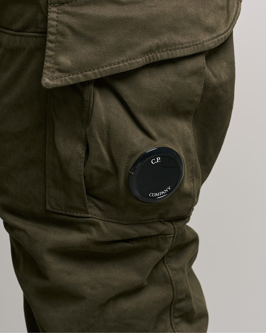 Uomini | Pantaloni | C.P. Company | Stretch Satin Lens Cargo Pants Olive