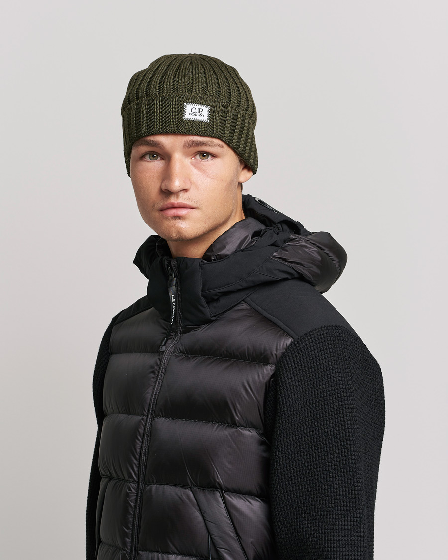 Uomini | C.P. Company Knitted Merino Logo Beanie Dark Green | C.P. Company | Knitted Merino Logo Beanie Dark Green