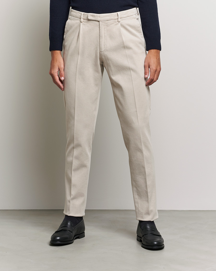 Uomini | Pantaloni | Boglioli | Pleated Cotton Twill Trousers Beige