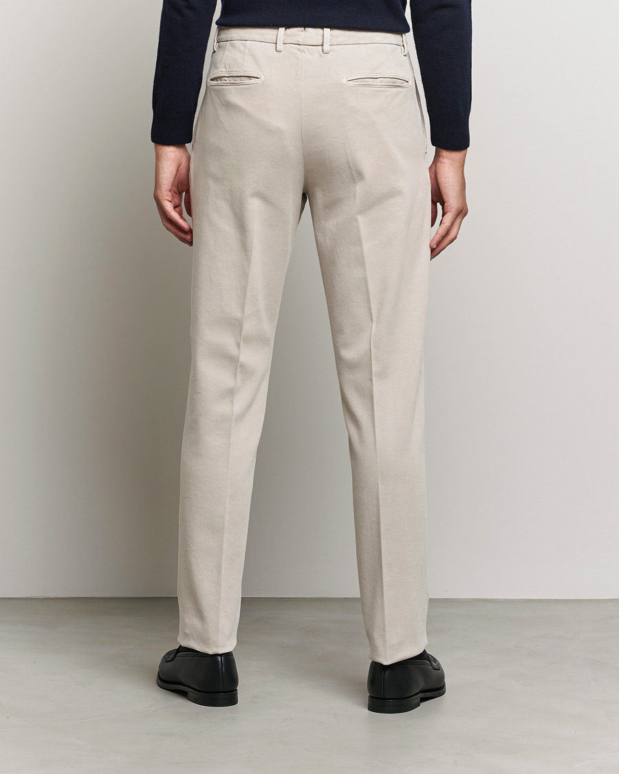 Uomini | Pantaloni | Boglioli | Pleated Cotton Twill Trousers Beige