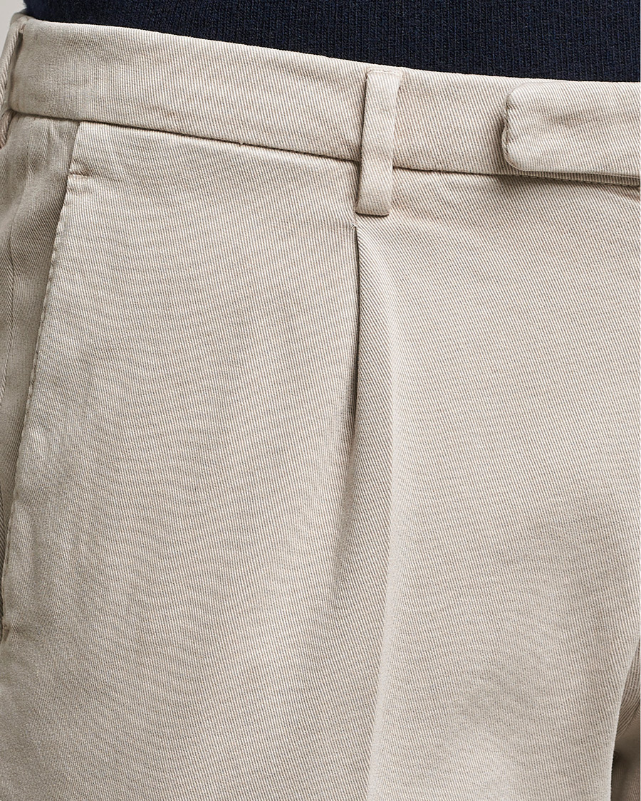 Uomini | Pantaloni | Boglioli | Pleated Cotton Twill Trousers Beige